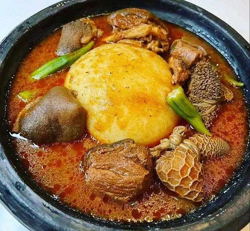 Soupe et fufu avec viande et gombo — FESMA